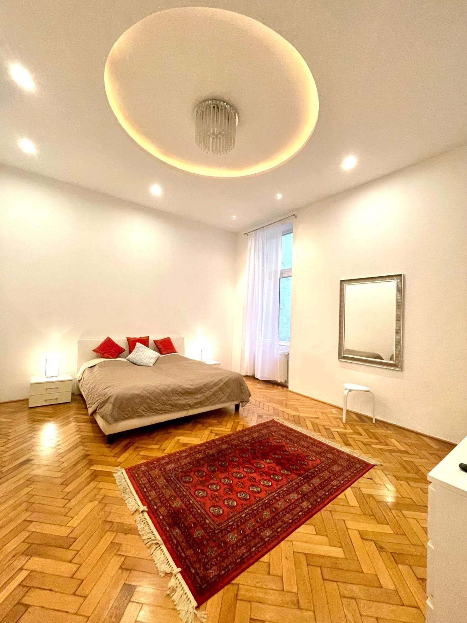 Amazing Swedish 3 Rooms Apartment In The City Center Budapesta Exterior foto