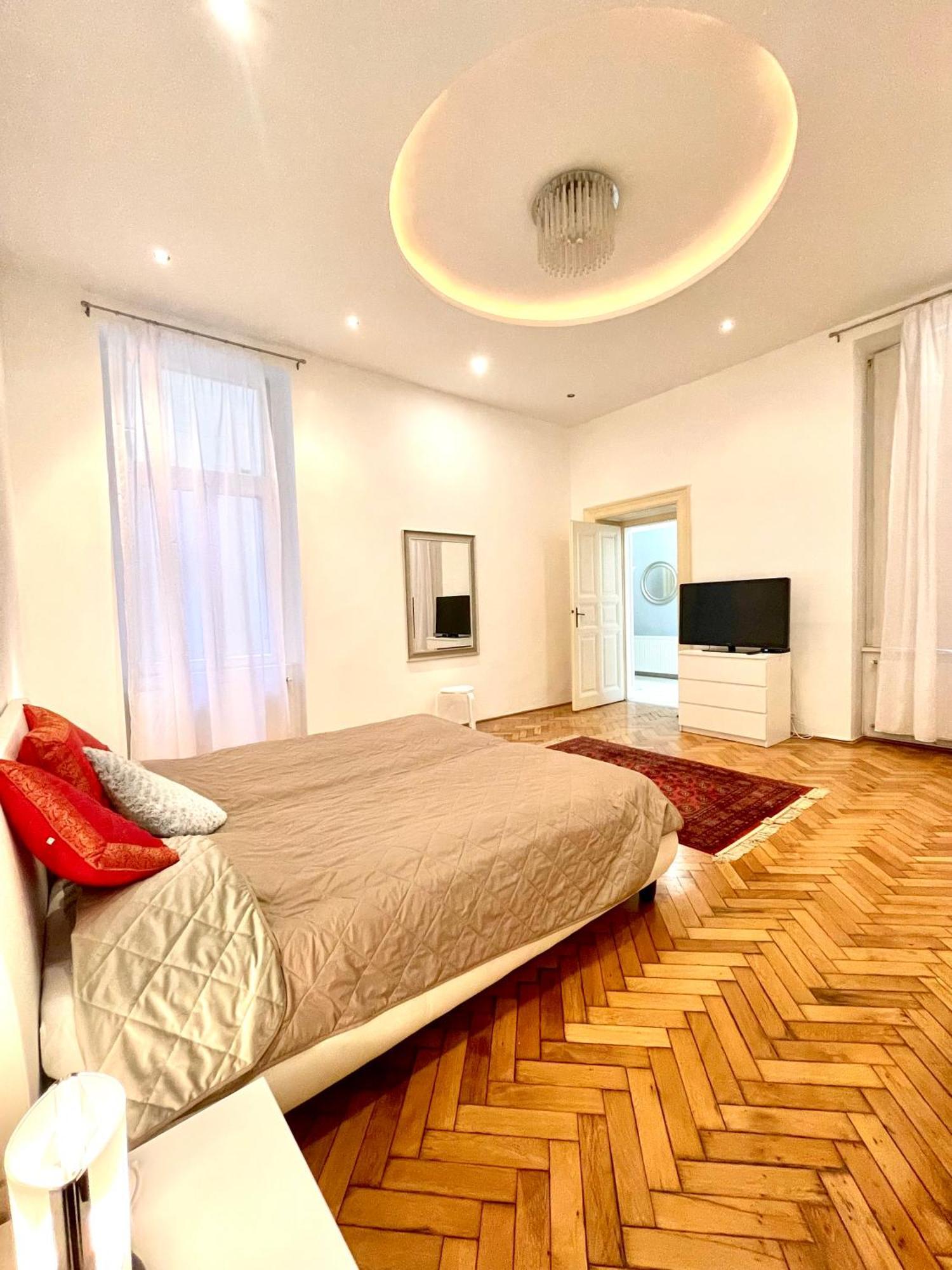 Amazing Swedish 3 Rooms Apartment In The City Center Budapesta Exterior foto