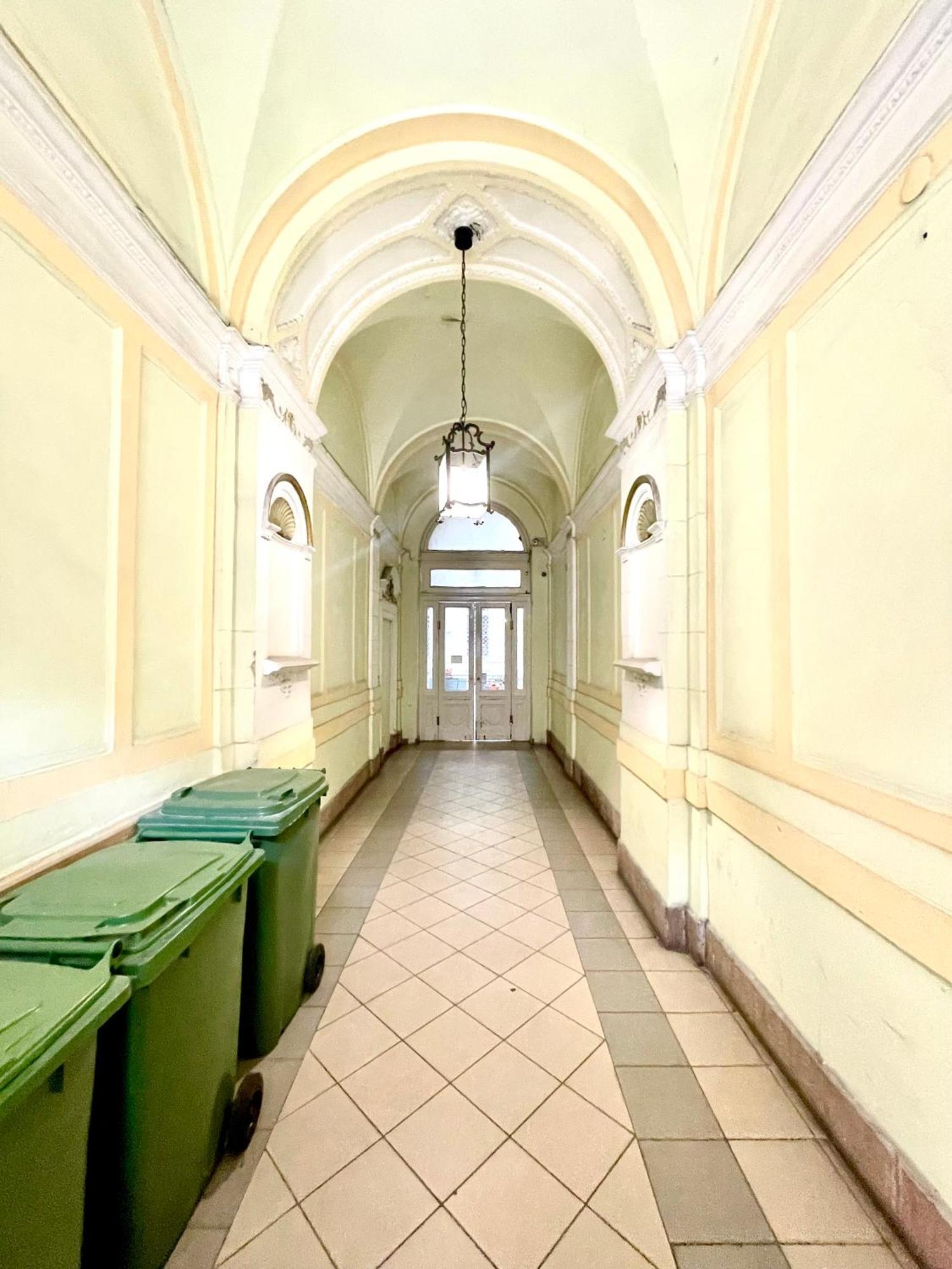 Amazing Swedish 3 Rooms Apartment In The City Center Budapesta Exterior foto