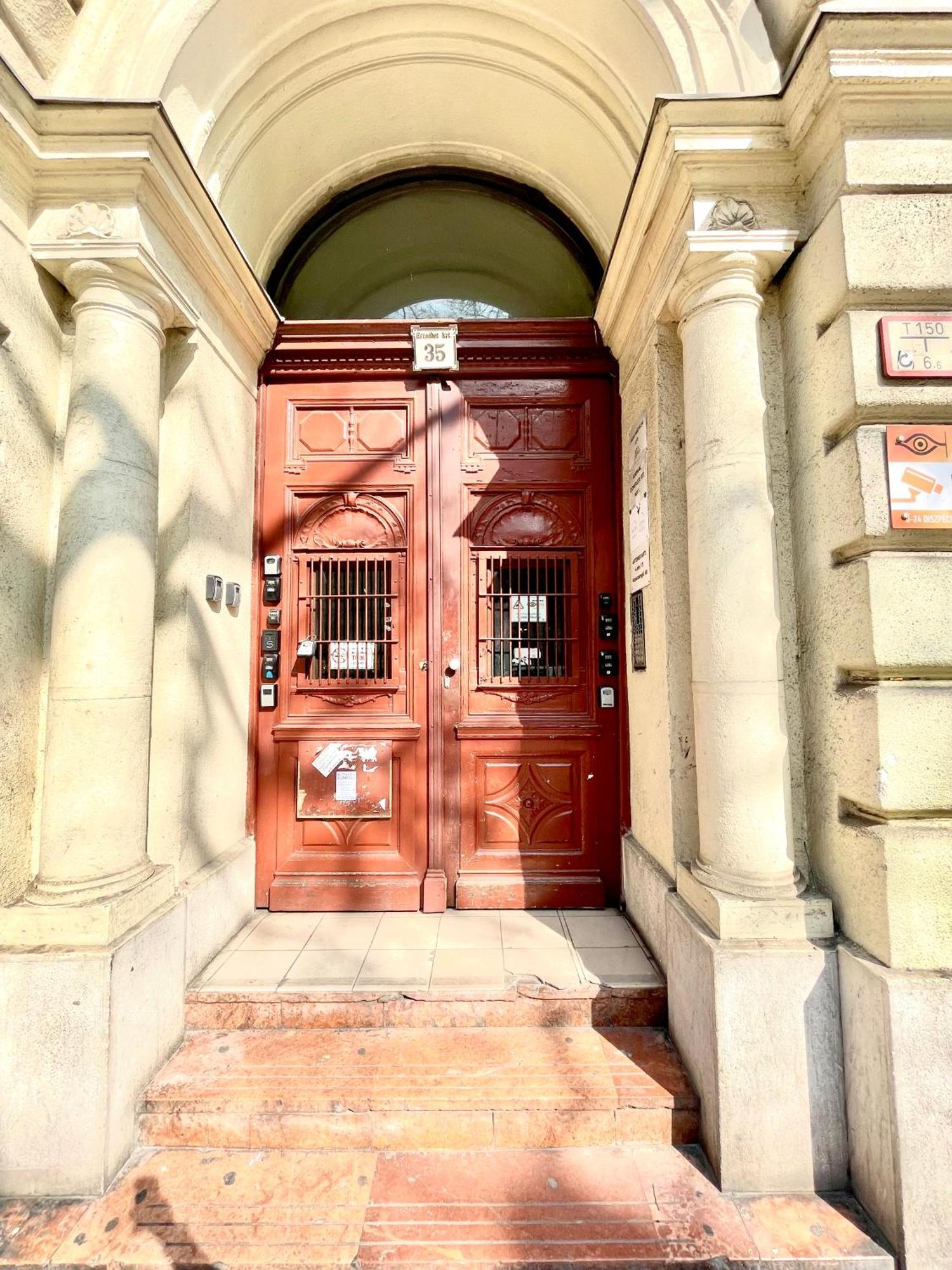 Amazing Swedish 3 Rooms Apartment In The City Center Budapesta Exterior foto