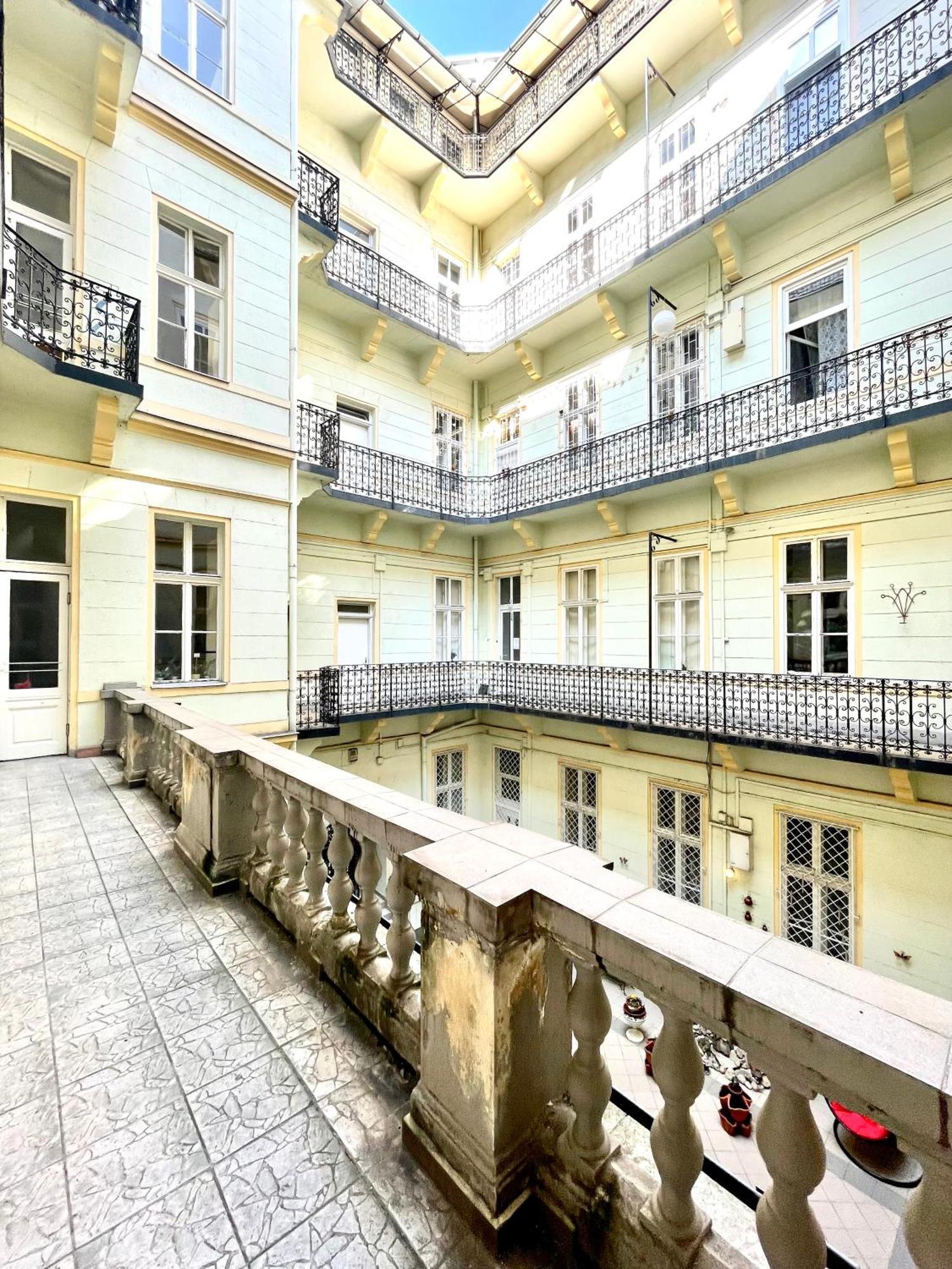 Amazing Swedish 3 Rooms Apartment In The City Center Budapesta Exterior foto