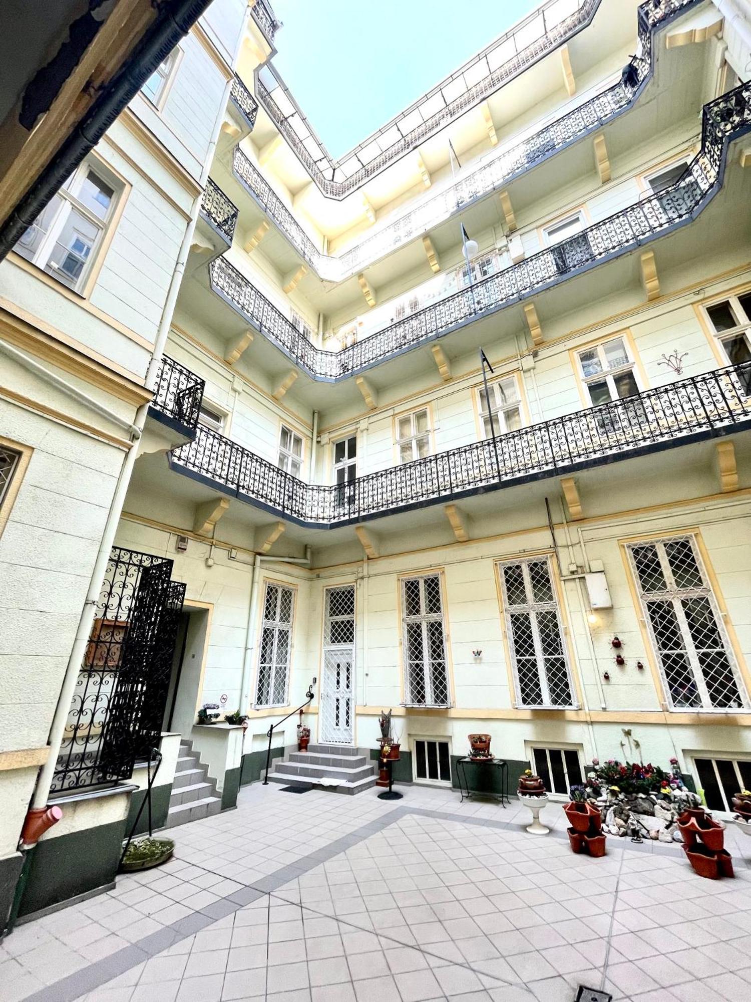 Amazing Swedish 3 Rooms Apartment In The City Center Budapesta Exterior foto