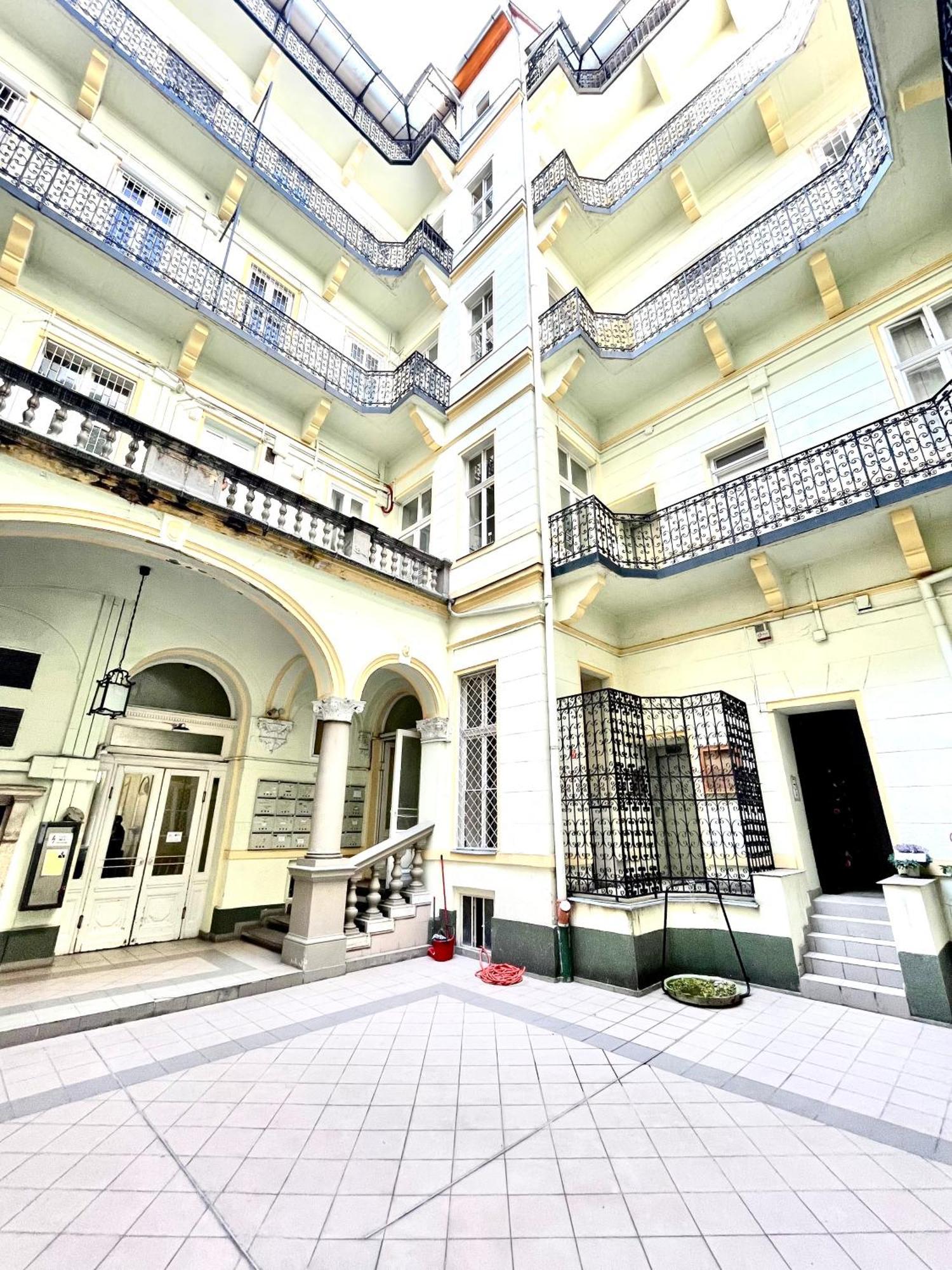 Amazing Swedish 3 Rooms Apartment In The City Center Budapesta Exterior foto